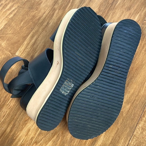 Heels - Picture 3 of 4